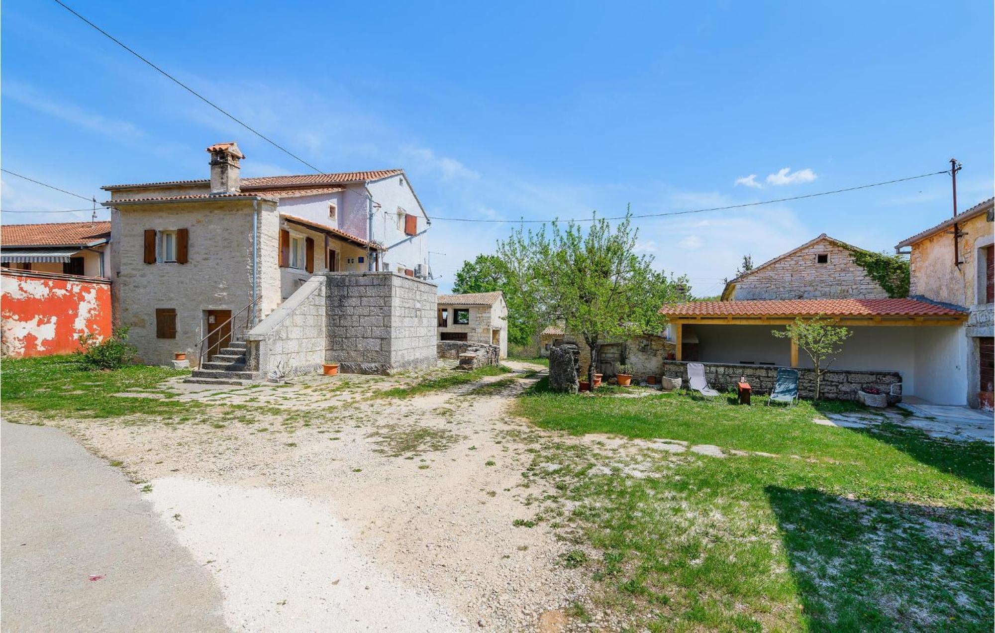 Cozy Home In Pazin With House A Panoramic View Exterior photo