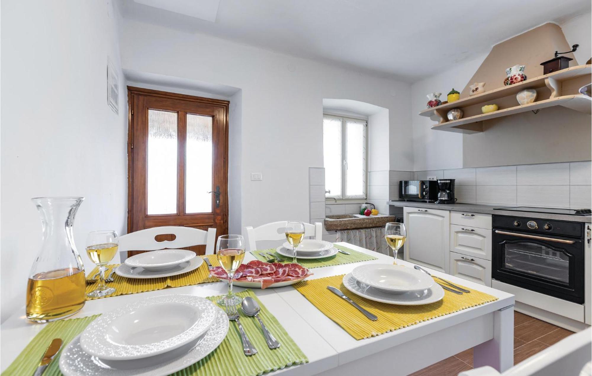 Cozy Home In Pazin With House A Panoramic View Exterior photo