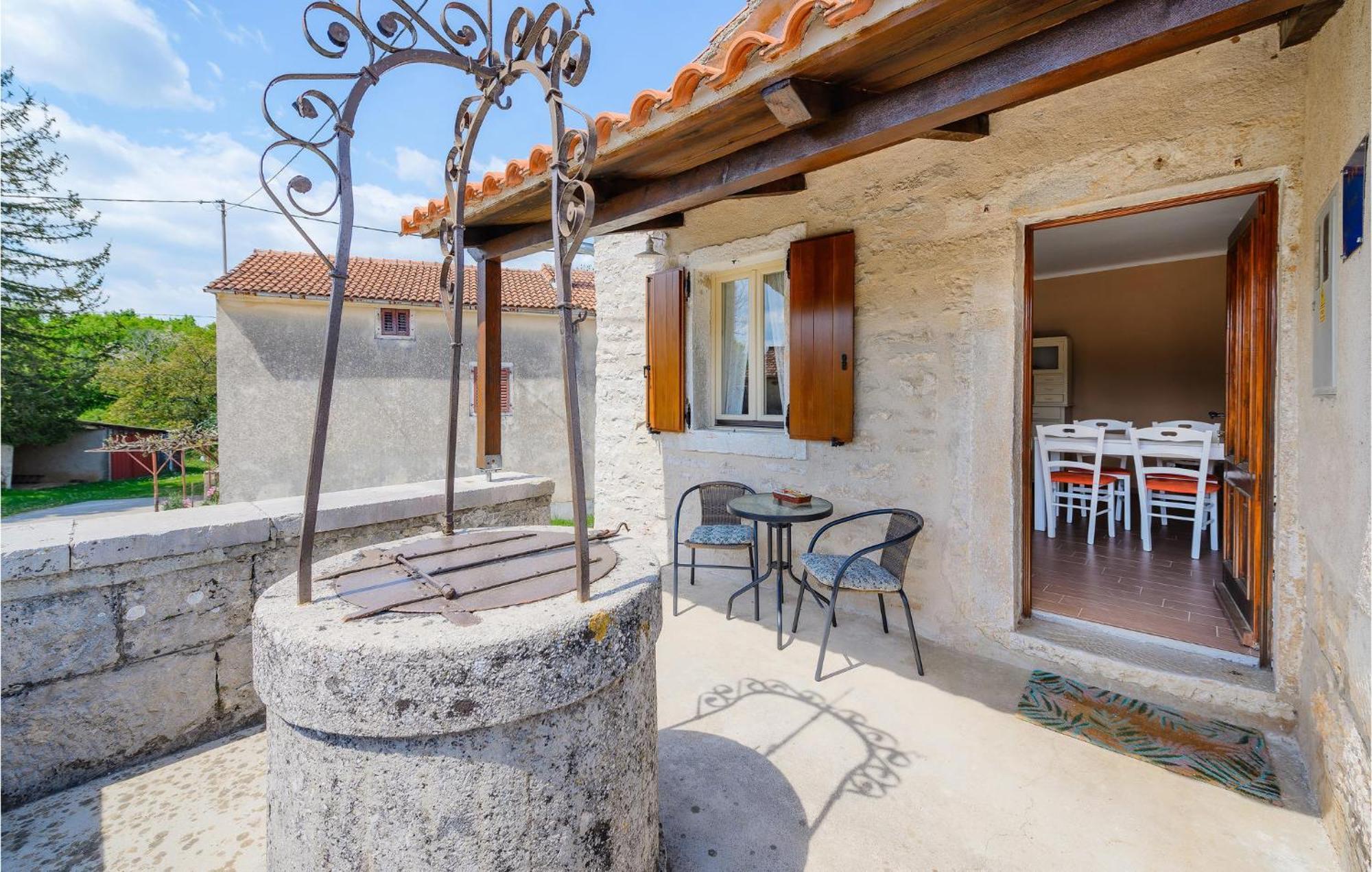 Cozy Home In Pazin With House A Panoramic View Exterior photo