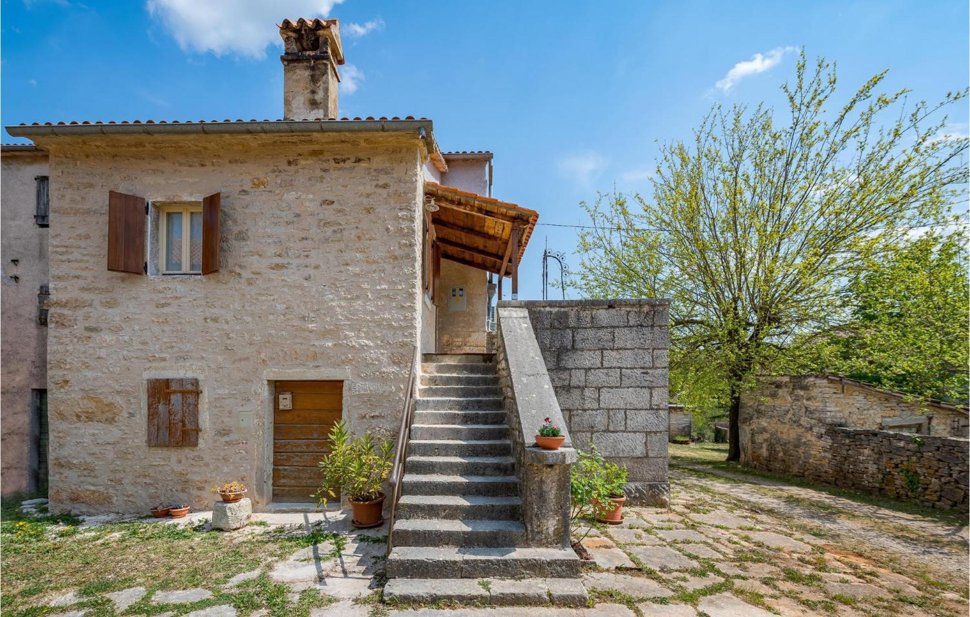 Cozy Home In Pazin With House A Panoramic View Exterior photo